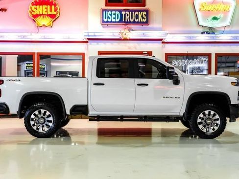 Used 2021 Chevrolet Silverado 2500 Custom w/ Custom Value Package image 10