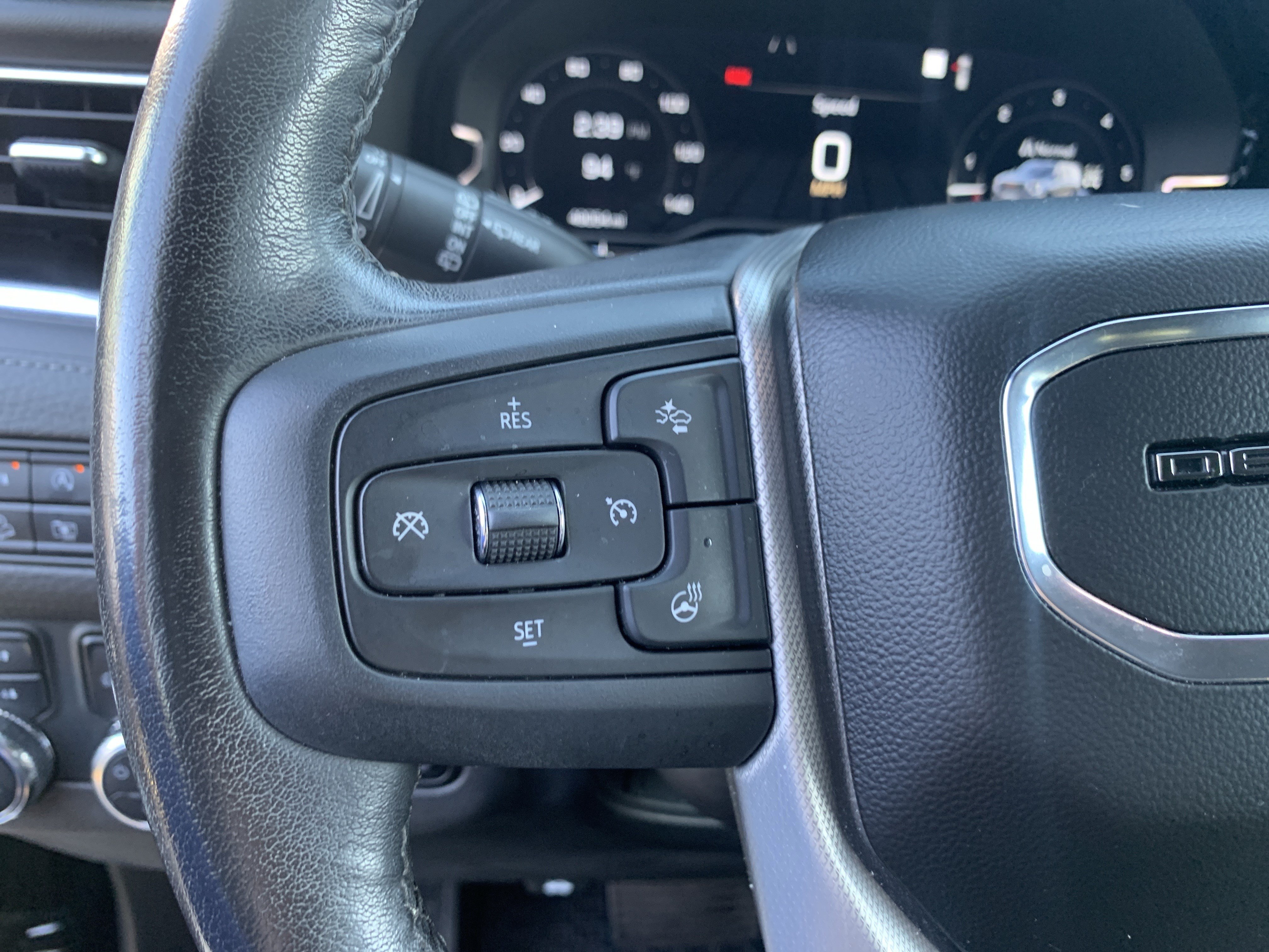 Used 2022 GMC Yukon Denali w/ Advanced Technology Package AWD/4WD image 19