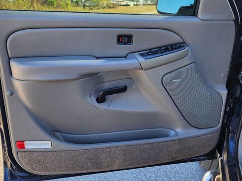 Used 2005 Chevrolet Avalanche LS w/ Preferred Equipment Group image 15