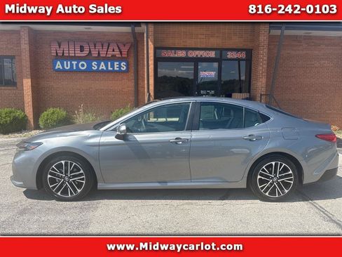 Used 2026 Toyota Camry XLE w/ Premium Plus Package FWD image 1