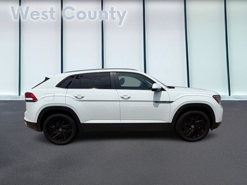 Used 2022 Volkswagen Atlas Cross Sport SE AWD/4WD image 2