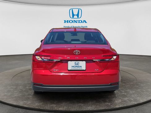 Used 2025 Toyota Camry SE FWD image 4