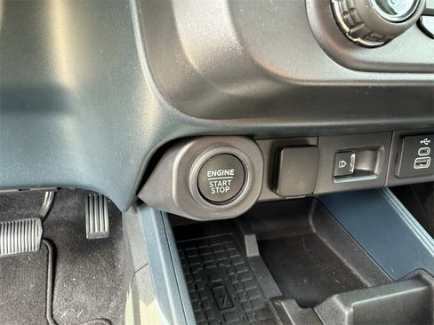 Used 2025 Ford Maverick Lariat w/ Black Appearance Package image 20