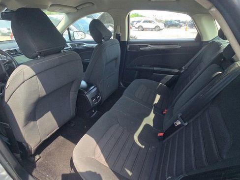 Used 2020 Ford Fusion SE image 11