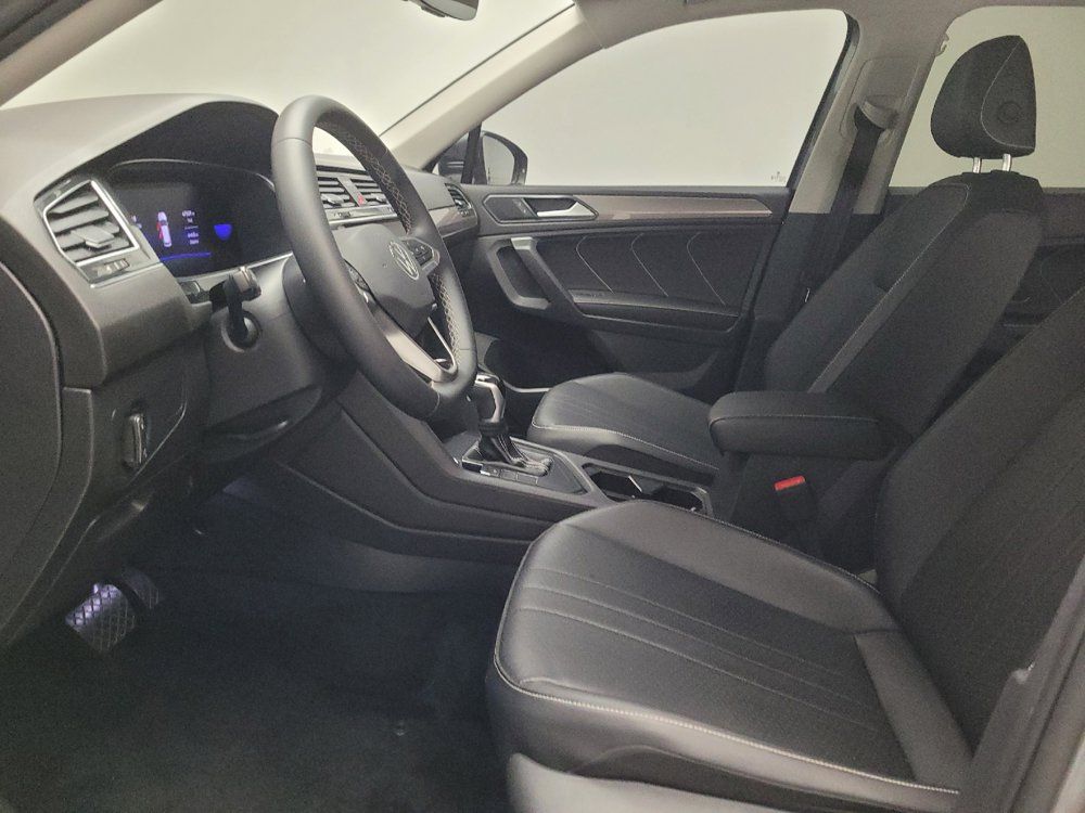 Used 2023 Volkswagen Tiguan SE FWD image 17