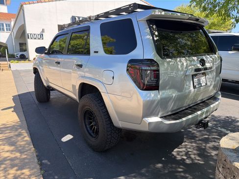 Used 2022 Toyota 4Runner SR5 AWD/4WD image 4