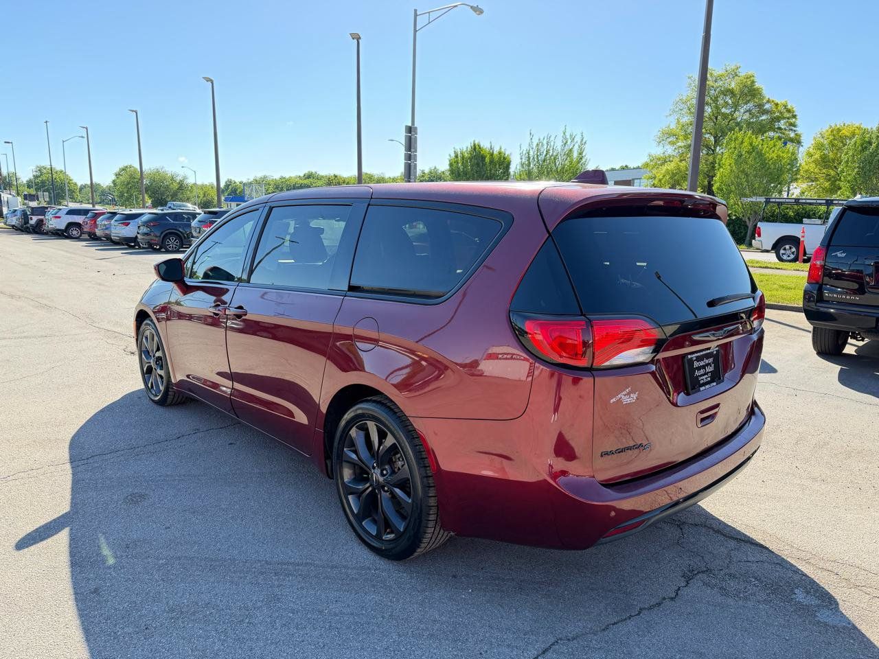 Used 2018 Chrysler Pacifica Touring Plus w/ S Appearance Package FWD image 3