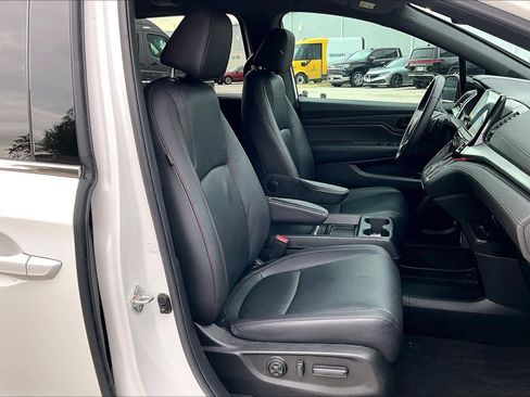 Used 2024 Honda Odyssey Sport image 9