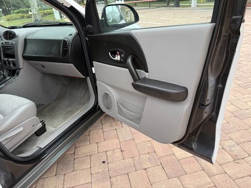 Used 2004 Saturn Vue 2WD V6 w/ Comfort Pkg image 16