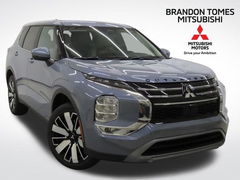 New 2025 Mitsubishi Outlander SE image 1