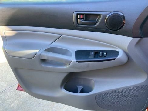 Used 2015 Toyota Tacoma 2WD Access Cab image 25