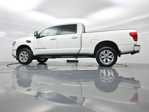 Used 2021 Nissan Titan SV w/ SV Convenience Package image 48