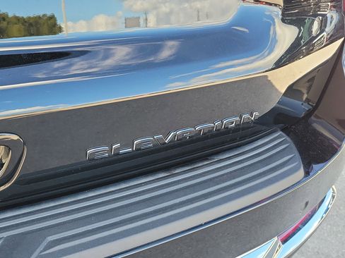 Used 2025 GMC Yukon XL Elevation image 33