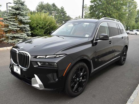 Used 2026 BMW X7 xDrive40i w/ Premium Package AWD/4WD image 3