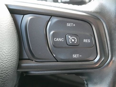 Used 2022 Jeep Gladiator Willys image 26