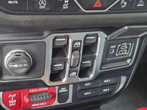 Used 2024 Jeep Wrangler Unlimited Sport AWD/4WD image 19