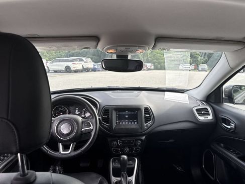 Used 2018 Jeep Compass Latitude w/ Popular Equipment Group FWD image 18