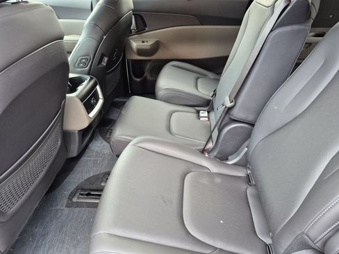 New 2026 Kia Carnival EX FWD image 12
