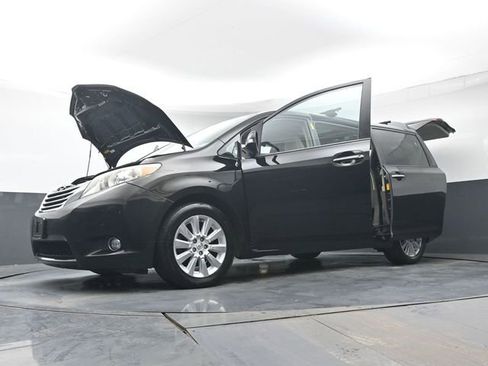 Used 2013 Toyota Sienna Limited w/ Premium Pkg image 40
