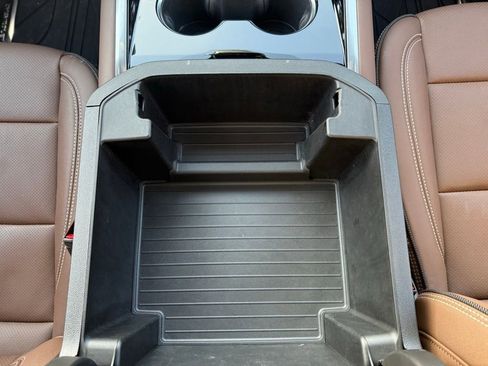 Used 2025 Chevrolet Tahoe High Country image 26