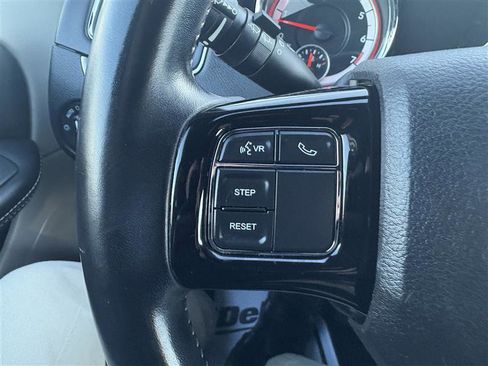 Used 2019 Dodge Grand Caravan SXT image 14