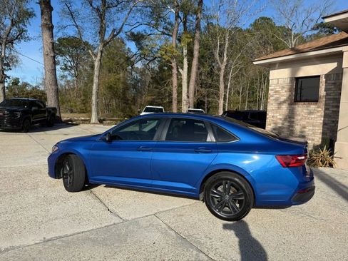 Used 2023 Volkswagen Jetta SE FWD image 4