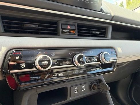 Used 2024 Honda Pilot Touring image 18