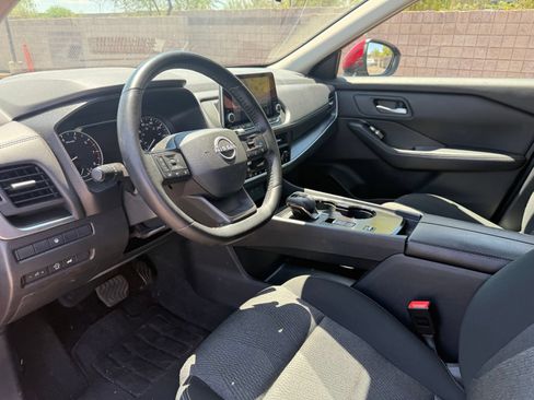 Used 2025 Nissan Rogue SV FWD image 12