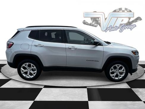 Certified 2024 Jeep Compass Latitude AWD/4WD image 5