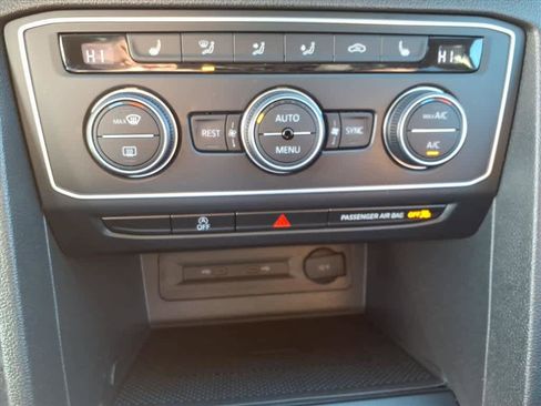 Used 2021 Volkswagen Atlas SE w/ Panoramic Sunroof Package image 16