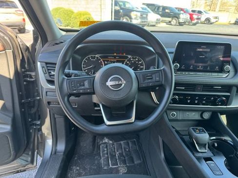 Used 2023 Nissan Rogue S image 12