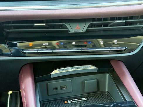 Used 2025 Buick Envision Sport Touring AWD/4WD image 46