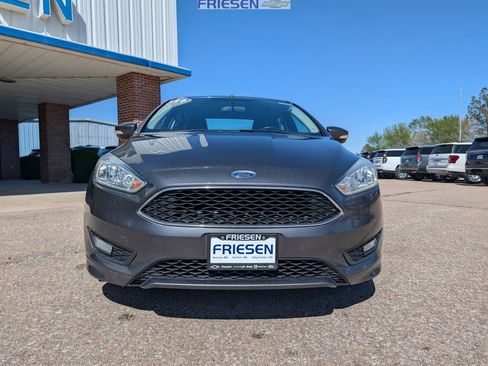 Used 2016 Ford Focus SE w/ SE Sport Package FWD image 8