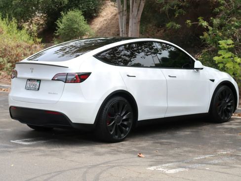 Used 2021 Tesla Model Y Performance AWD/4WD image 11