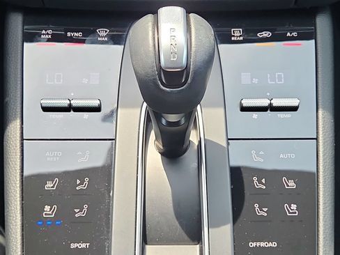 Certified 2024 Porsche Macan S AWD/4WD image 13