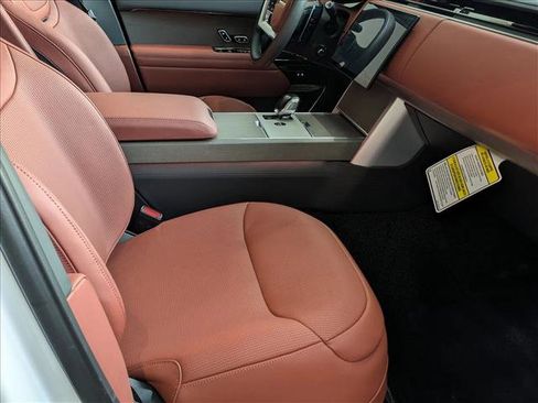 New 2026 Land Rover Range Rover SV AWD/4WD image 18