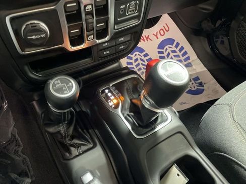 Used 2025 Jeep Gladiator Sport image 20