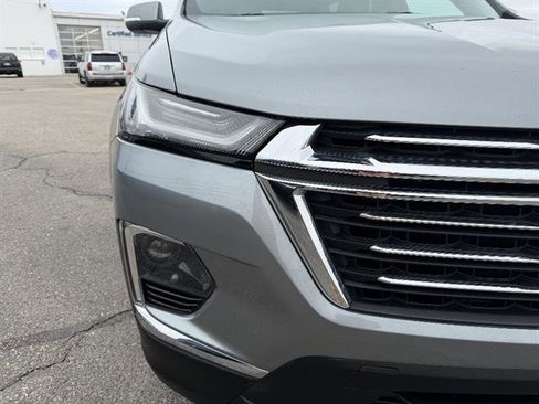 Used 2023 Chevrolet Traverse LT image 9