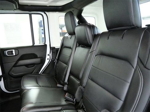 Used 2022 Jeep Wrangler Unlimited Sahara w/ Cold Weather Group image 15