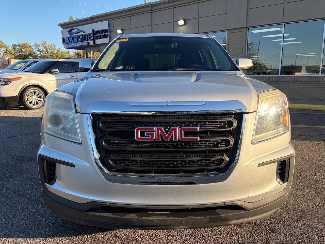 Used 2017 GMC Terrain SLE FWD image 2