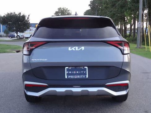 Used 2025 Kia Sportage LX FWD image 3