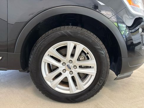 Used 2018 Ford Explorer XLT w/ Equipment Group 202A AWD/4WD image 8