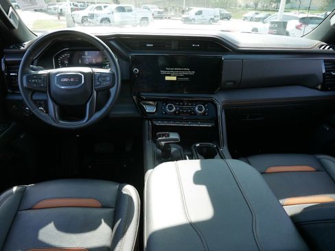 Used 2024 GMC Sierra 1500 AT4 w/ Technology Package AWD/4WD image 13