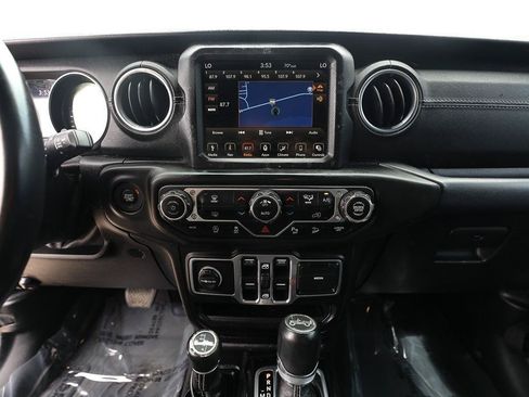 Used 2018 Jeep Wrangler Unlimited Sahara AWD/4WD image 19