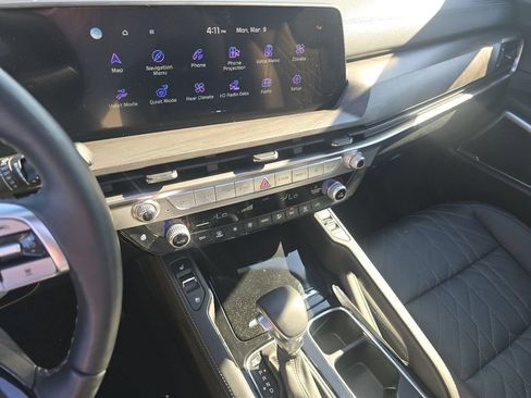 Used 2025 Kia Telluride AWD image 28