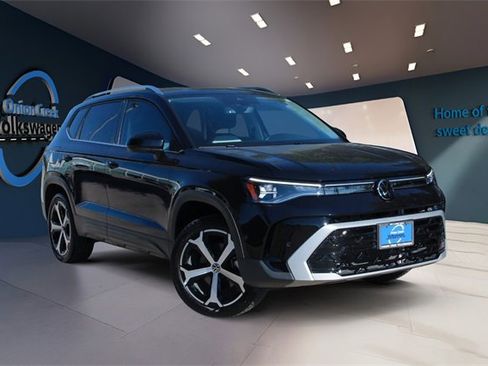 Certified 2025 Volkswagen Taos SEL image 1