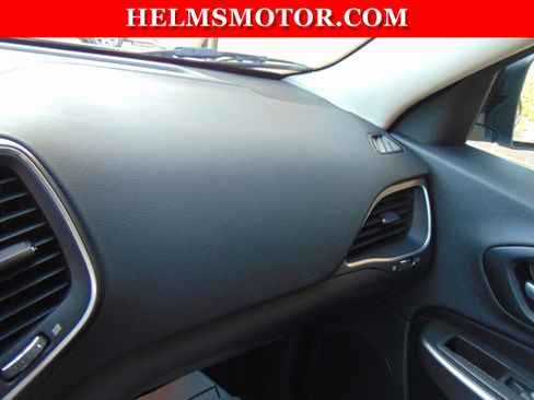 Certified 2022 Jeep Cherokee Latitude Lux image 28