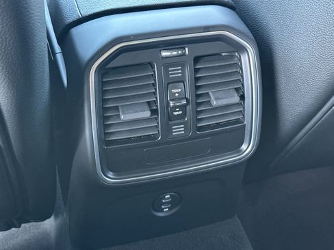 Certified 2025 Porsche Macan AWD/4WD image 14