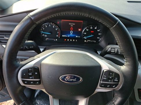 Used 2022 Ford Explorer XLT image 20