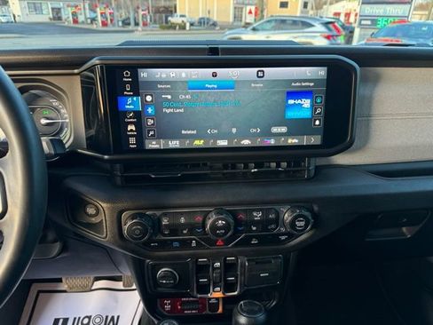 Used 2024 Jeep Wrangler Unlimited AWD/4WD image 22